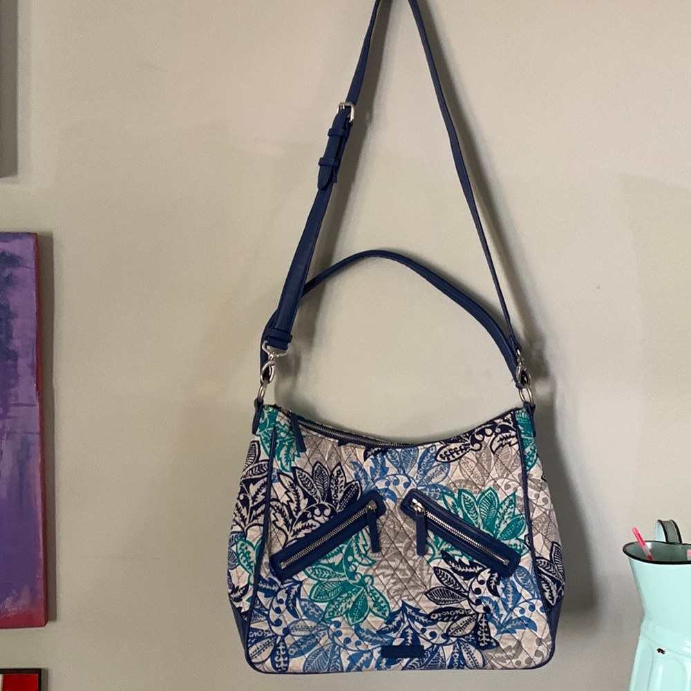 Vera Bradley women’s crossbody and shoulder purse.